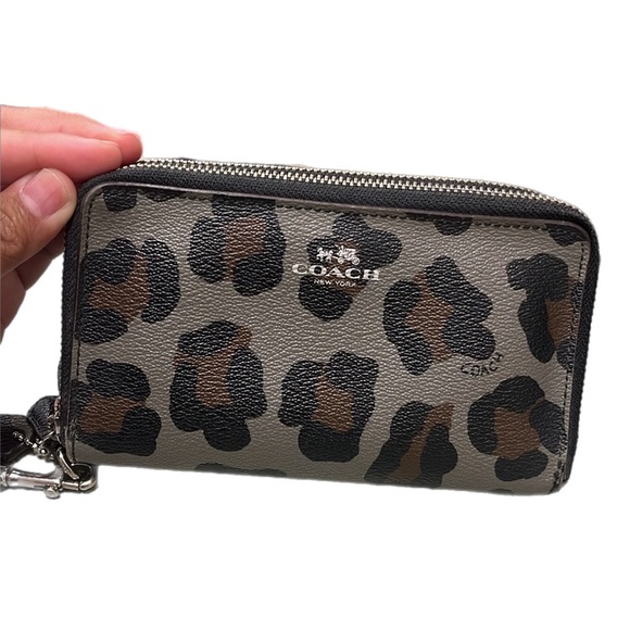 Coach Double Zip Phone Wallet With Ocelot Print F53565 - Picture 2 of 6